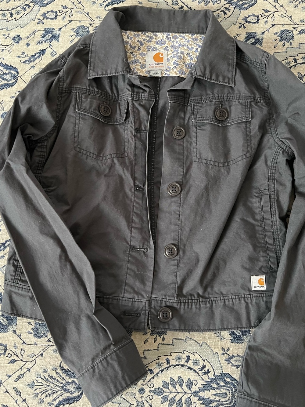 Carhartt for Women grey cropped button jacket with a distinctive floralcollar S